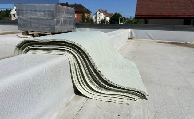 Membranes préparées pour la soudure à air chaud d'une membrane PVC sur toiture-terrasse à Lyon